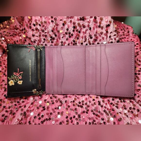 Rare Limited Edition Coach 1941 Metallic PInk Ribbon and Black Trifold Wallet - Picture 2 of 5